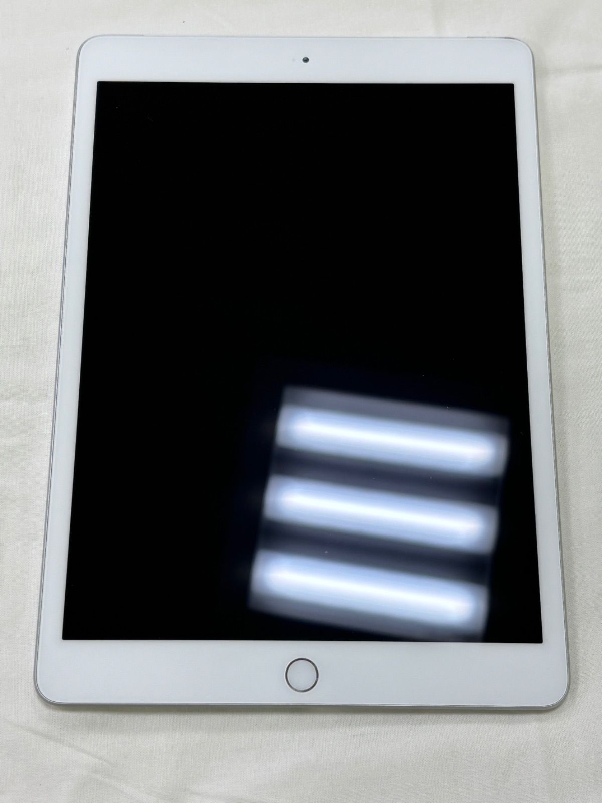 iPad (第8世代) 32GB Wi-Fi + Cellular シルバー iPad 第8世代 Wi-Fi Cellular 32GB シルバー - メルカリ