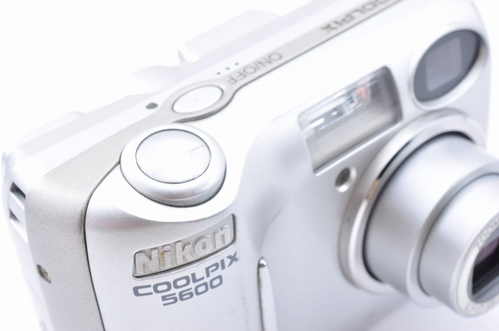 2ヶ月保証付き】Nikon COOLPIX E5600 シルバー レトロデジカメ