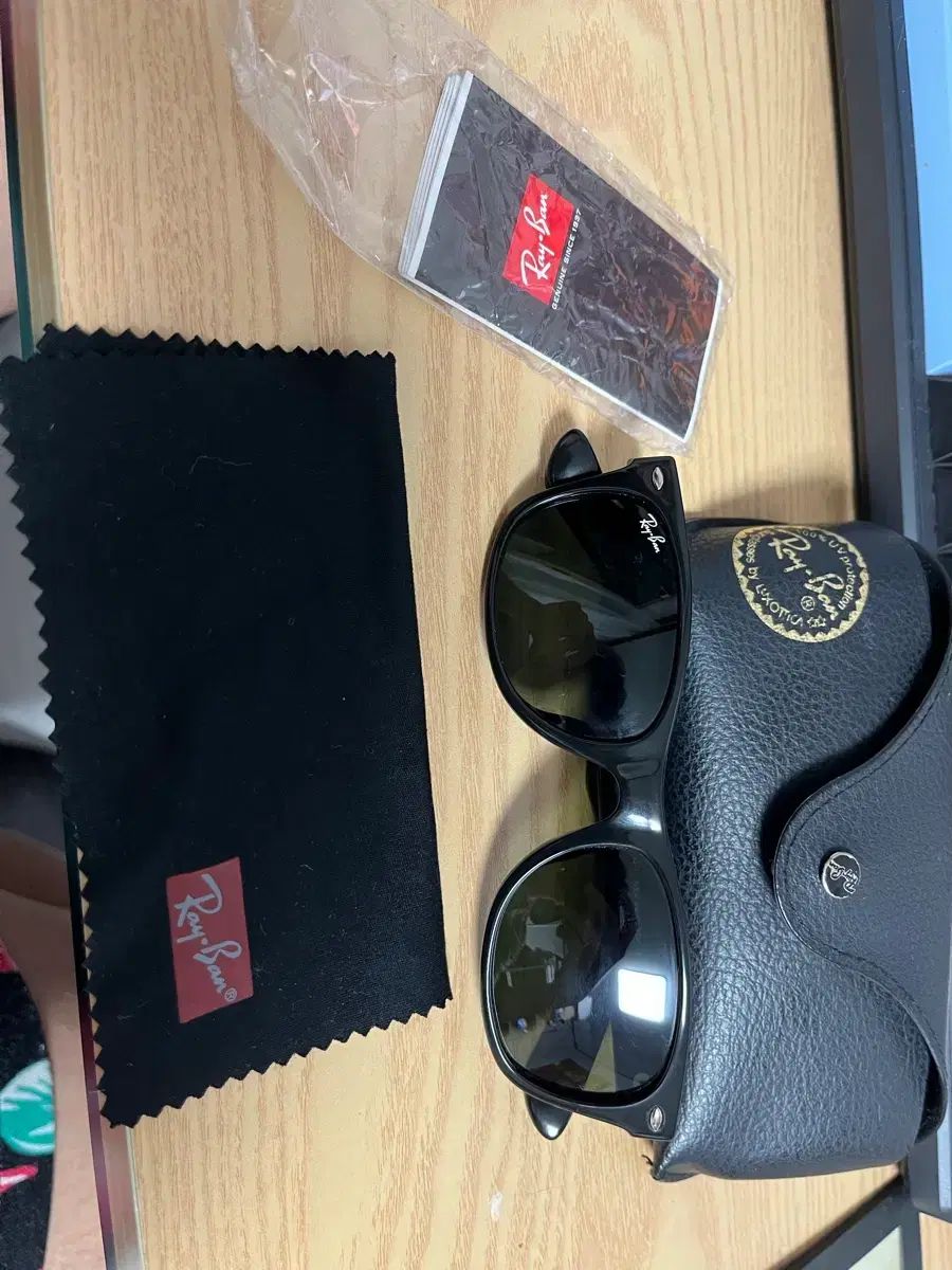 Ray-Ban (レイバン) RB2132 F 52サイズ ブラック サングラス