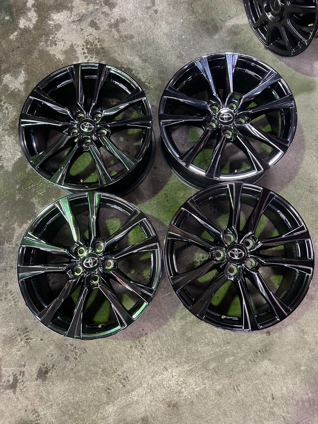 トヨタ プリウスα G's 純正 18インチ アルミホイール 4本 18×7.5J +42 5H114.3 ダークスパッタリング
