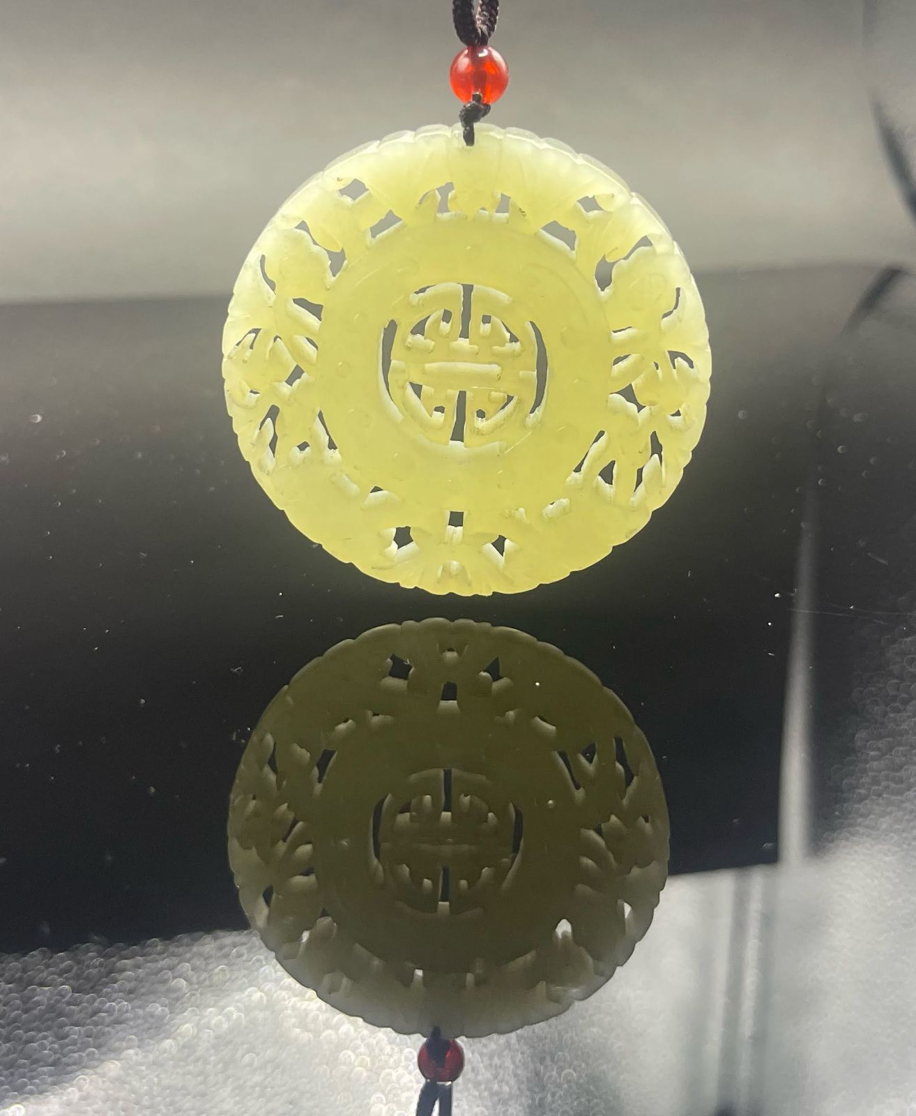 手彫り骨董品 翡翠軟玉 幸福と長寿 鑑別書付き - メルカリ