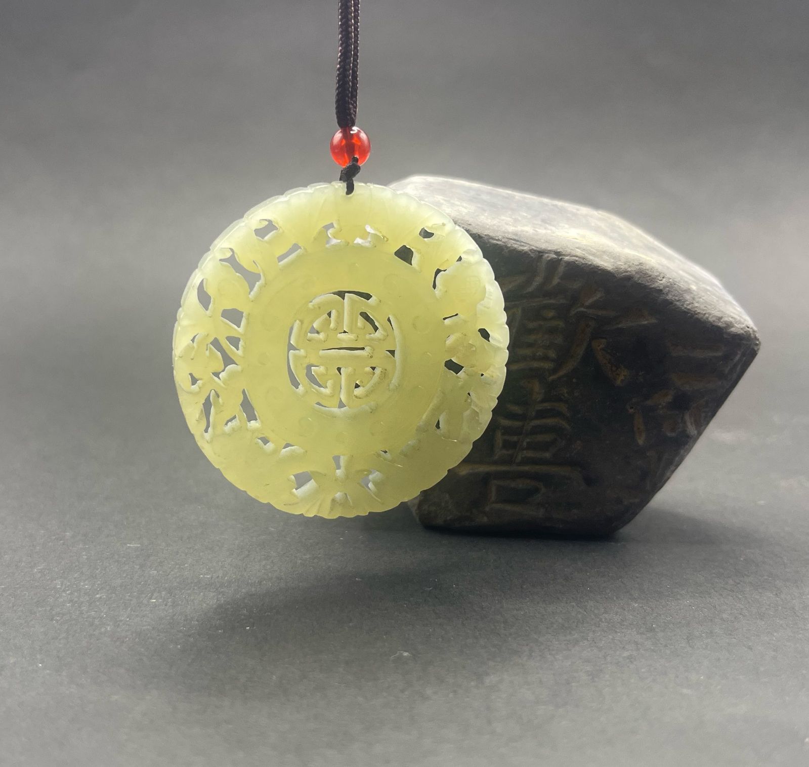 手彫り骨董品 翡翠軟玉 幸福と長寿 鑑別書付き 手彫り骨董品 翡翠軟玉 幸福と長寿 鑑別書付き - メルカリ