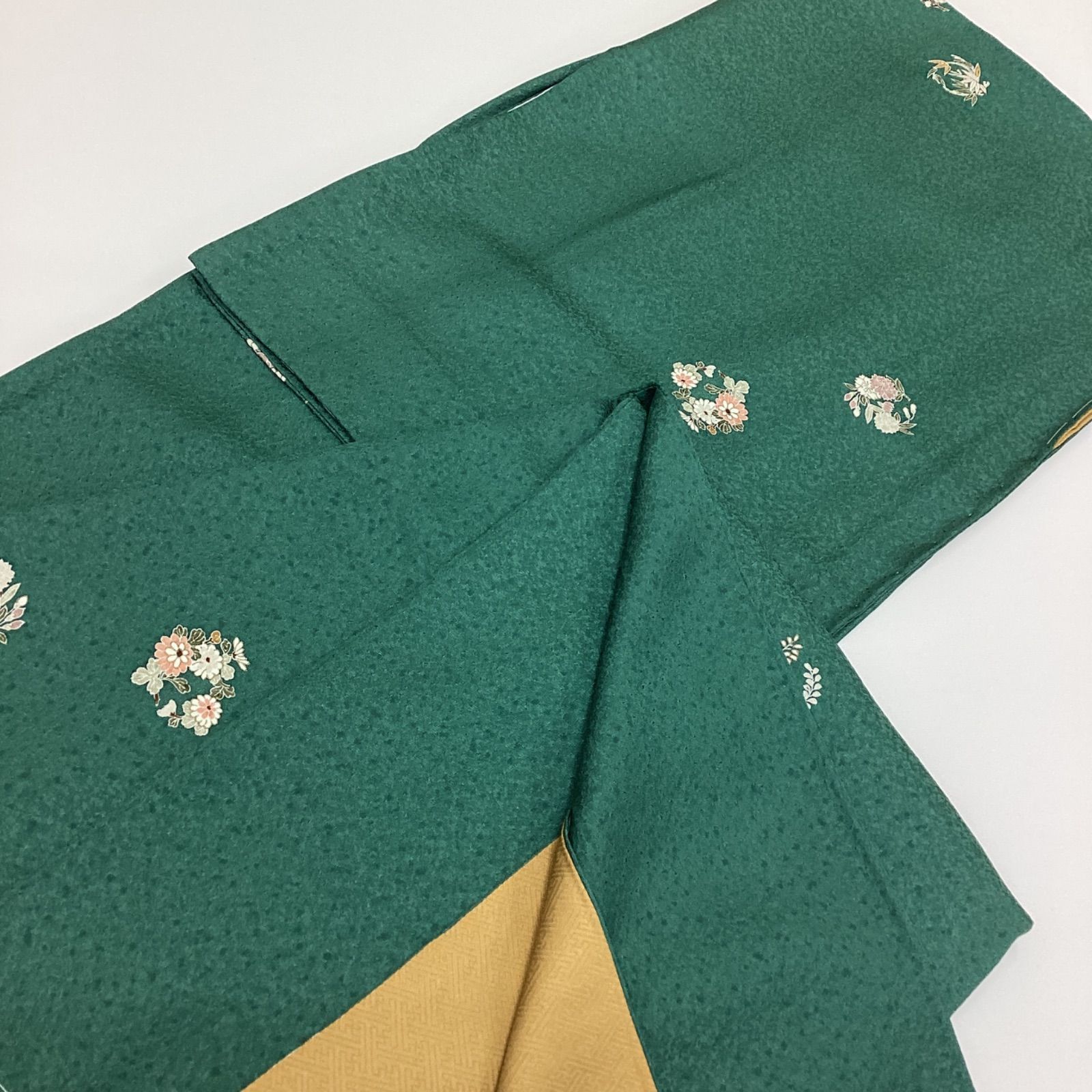 中古品　袷着物　小紋　緑色　飛び柄　花丸　正絹　裄68　TL寸　R919