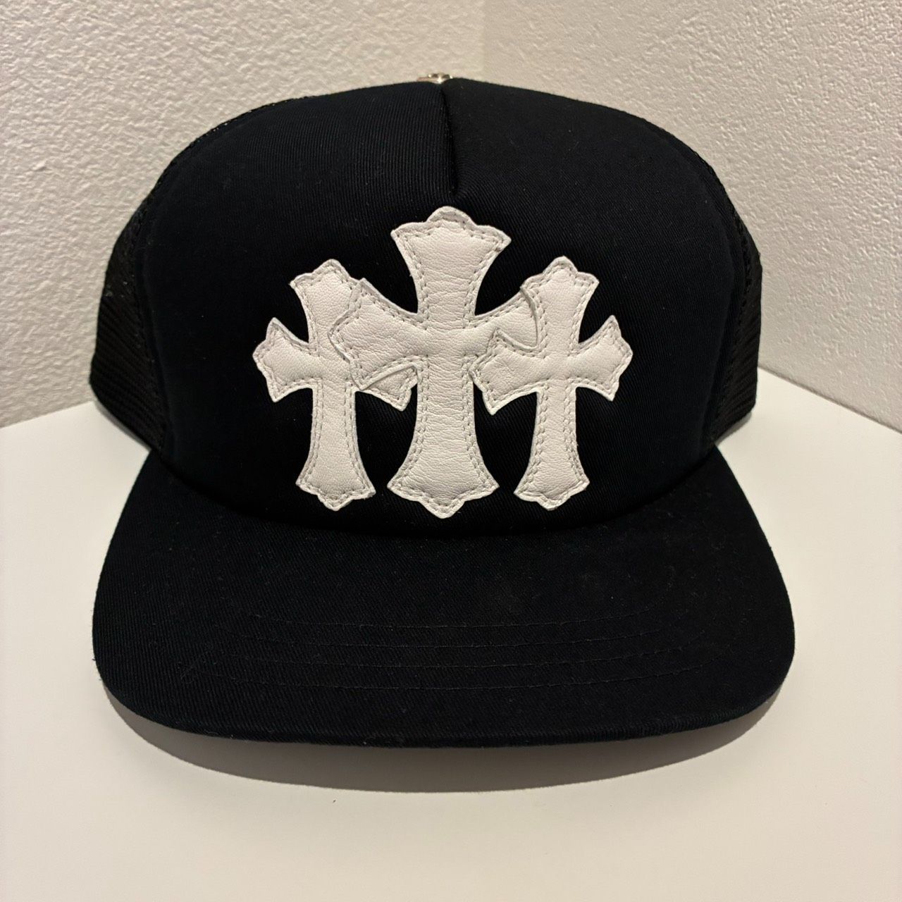 CHROME HEARTS Cemetery Cross クロムハーツ セメタリークロス パッチ 黒 ブラック 白 ホワイト トラッカーハット メッシュキャップ 帽子 メンズ レディース 新品未使用 2500