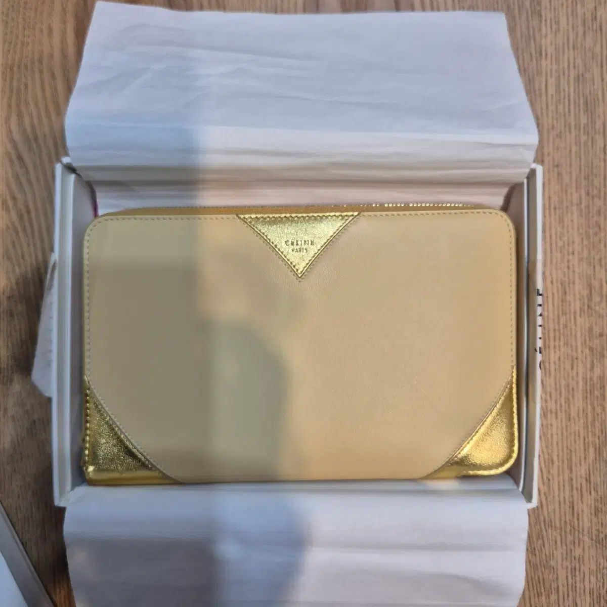 (未使用新品) セリーヌ 長財布 プレミアジップアラウンド GOLD