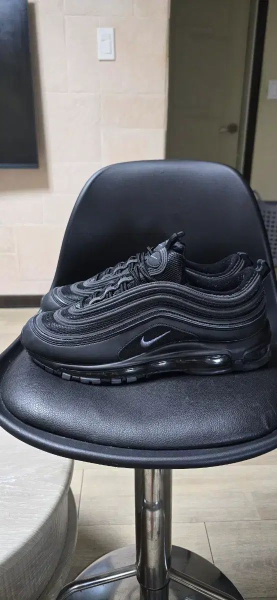 ナイキ エアマックス 97 トリプル ブラック 275 8,806円