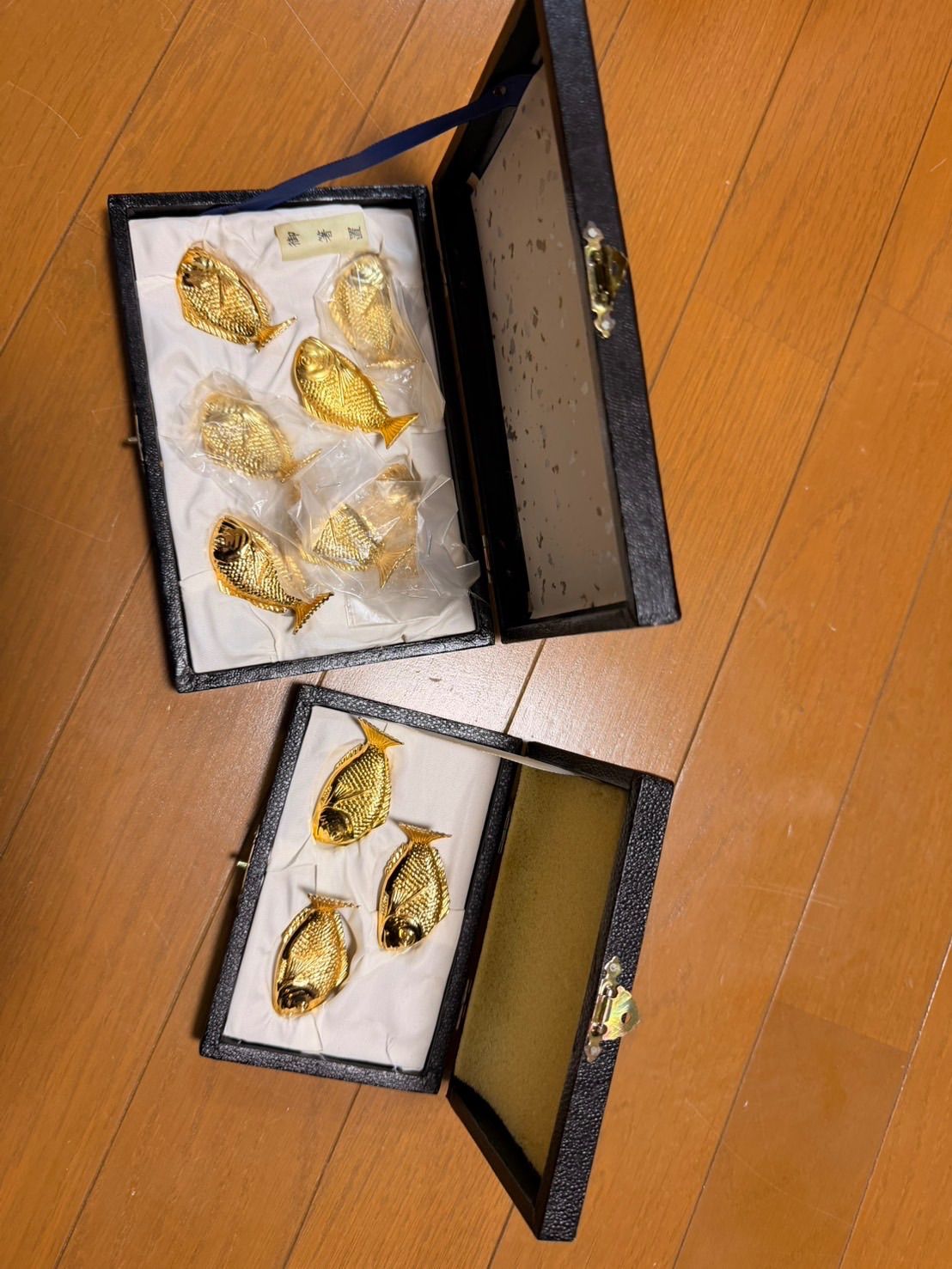 魚モチーフ 箸置き 8点セット 金色 和食器 箸枕 置物 木箱付