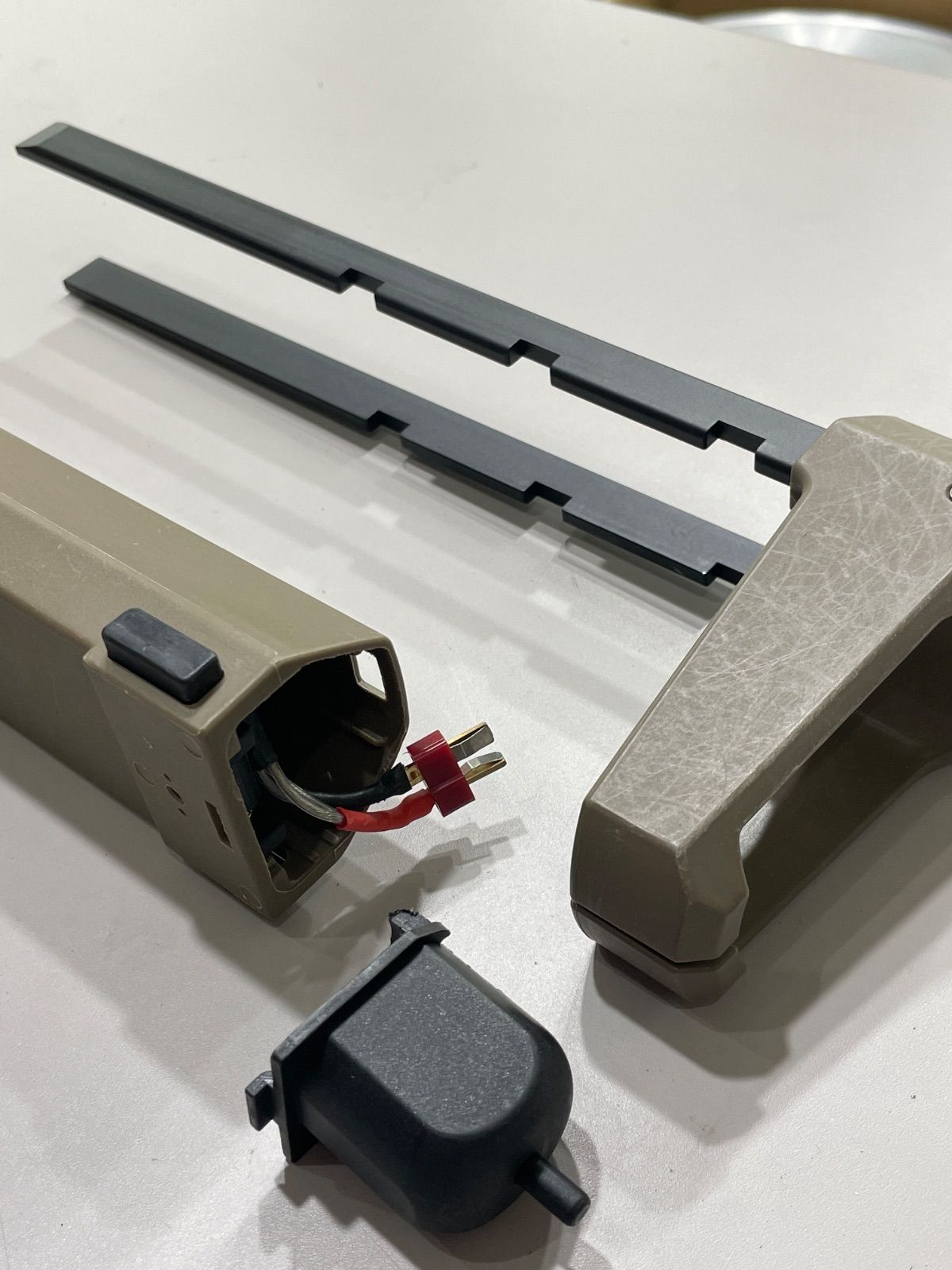 ダブルイーグル　エアーソフト　AEGのケース　電動ガン　トイガン　美品　HONEY BADGER PORTSMOUTH　NH AA0099 PROBLEMS サバイバルゲーム　サバゲー　まとめ売り　まとめセット　ケース付き！マニタリー　レア！入手困難！
