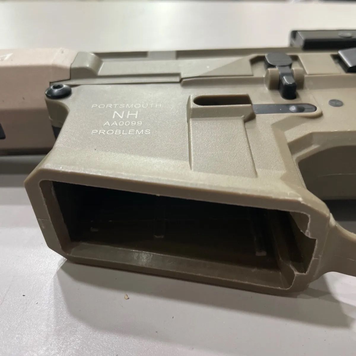 ダブルイーグル　エアーソフト　AEGのケース　電動ガン　トイガン　美品　HONEY BADGER PORTSMOUTH　NH AA0099 PROBLEMS サバイバルゲーム　サバゲー　まとめ売り　まとめセット　ケース付き！マニタリー　レア！入手困難！