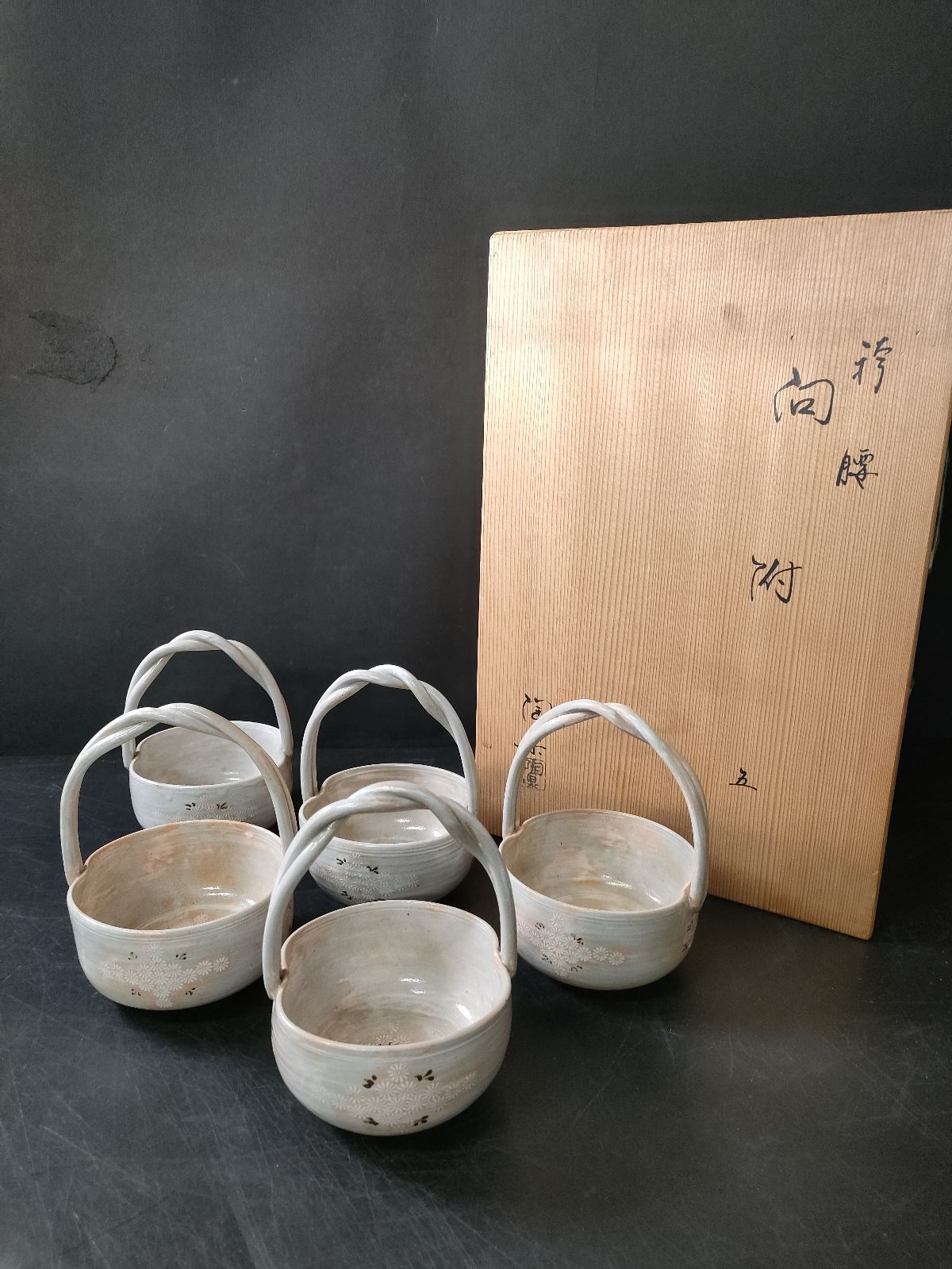 F17-08/萩焼/森里陶楽 造/袴腰印花文様向付 5客/共箱/骨董/京焼/清水焼/小鉢/小皿/向付/銘々皿/懐石料理/懐石道具/京三島
