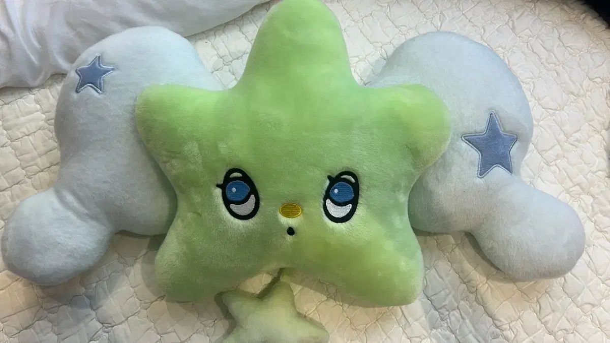 ウィチュー クッション 出品 リーク トレカ
