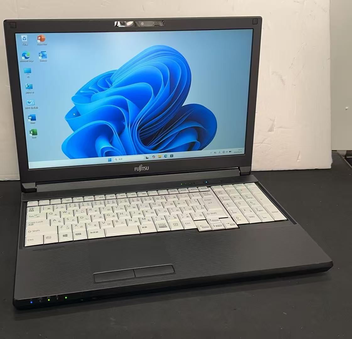 富士通 LIFEBOOK A579/B FMVA64004 ノートパソコン ++924336