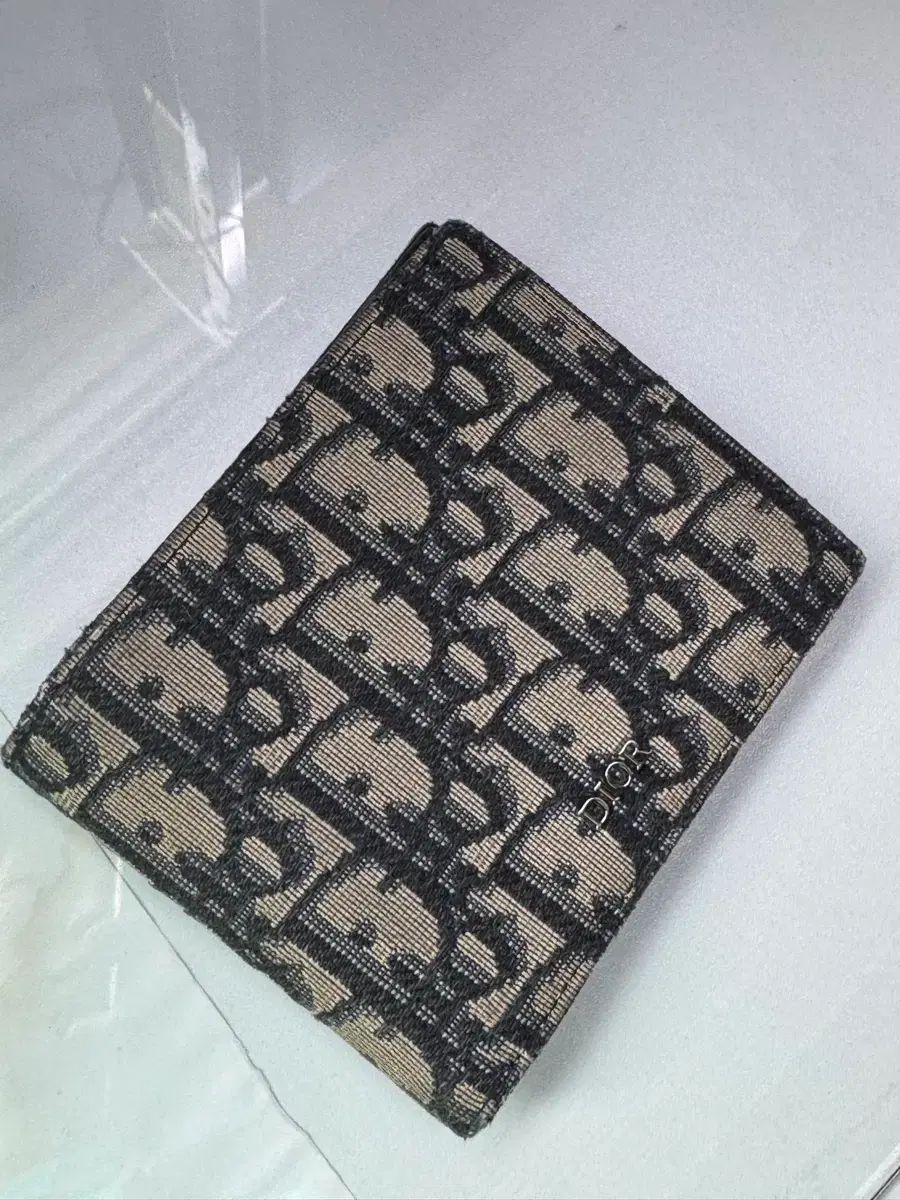 ディオール 二つ折り財布 (フルセット)