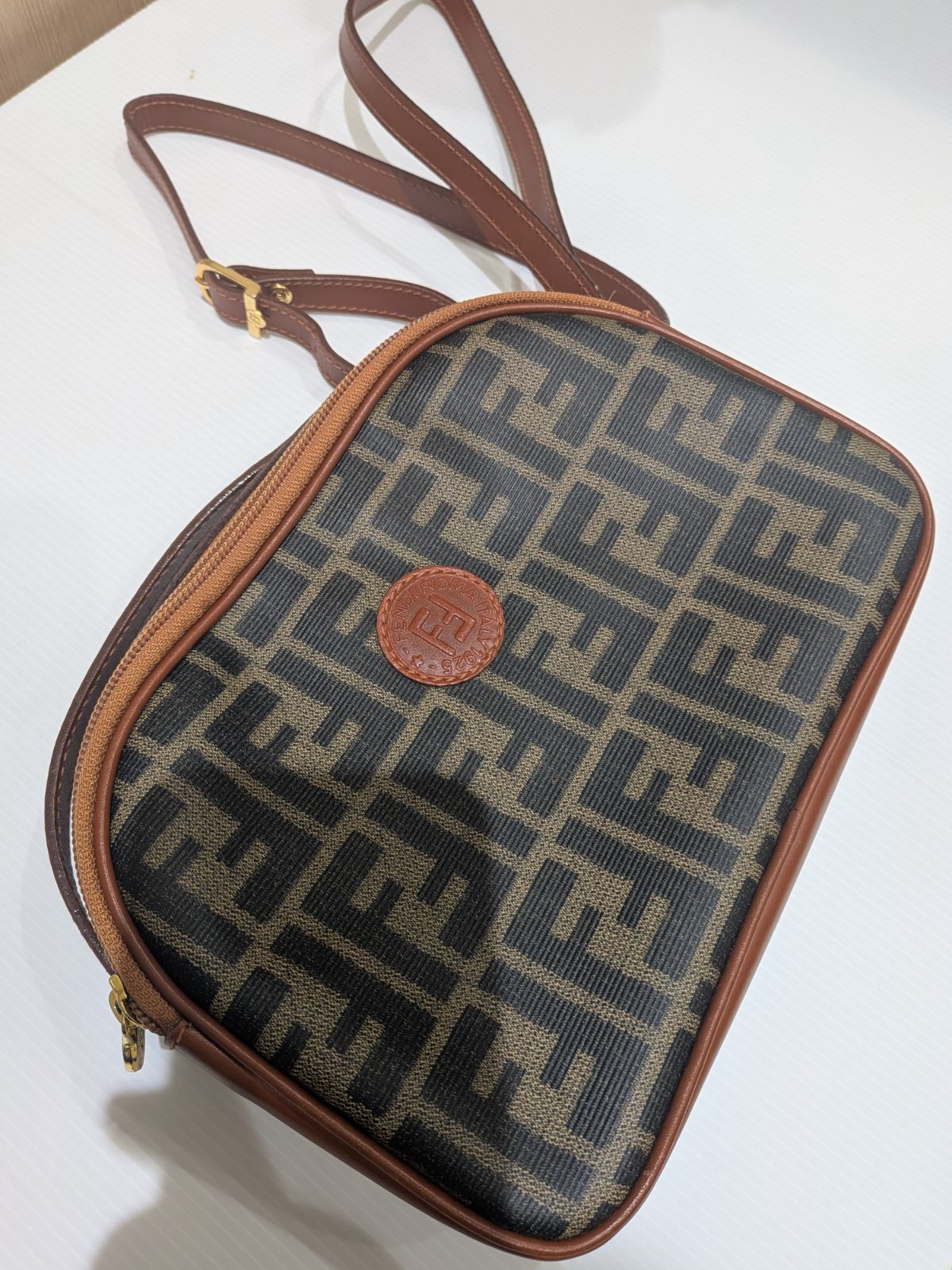 ☆FENDI フェンディ ズッカ柄 ショルダーバッグ PVC レザー ブラウン ヴィンテージ イタリア製 ☆FENDI フェンディ ズッカ柄 ショルダーバッグ PVC レザー ブラウン ヴィンテージ イタリア製
