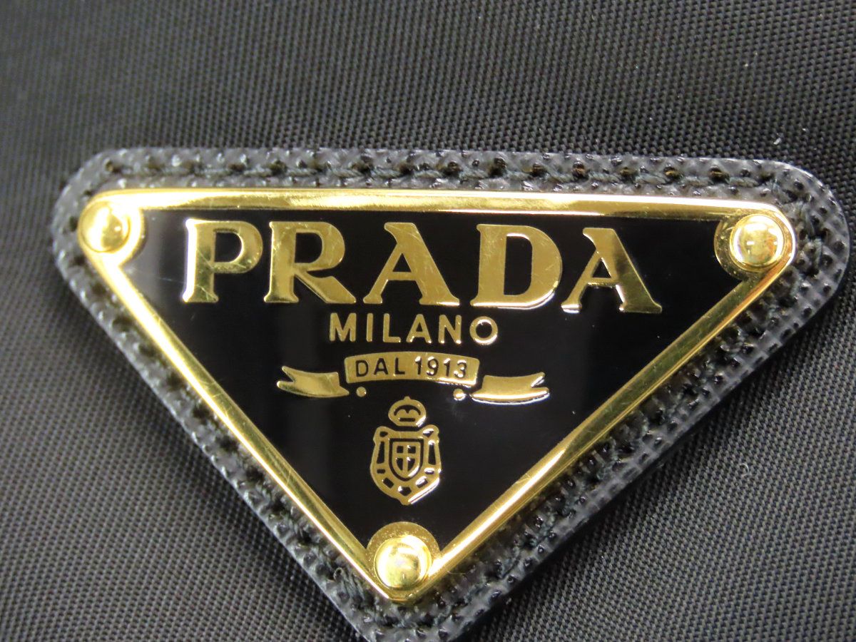 【新品同様】プラダ PRADA リナイロン Re-Nylon トライアングルプレート バケットハット 帽子 バケハ NERO ブラック リナイロン 再生ナイロン 2HC137