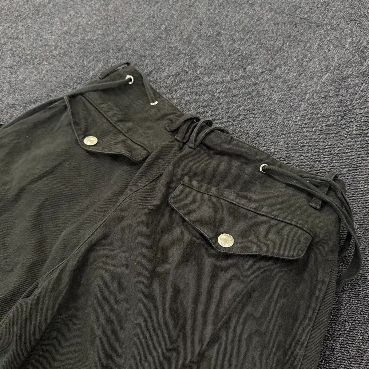 NACHE ナチェ ストラップ ワイド カーゴ パンツ NACHE ナチェ ストラップ ワイド カーゴ パンツ