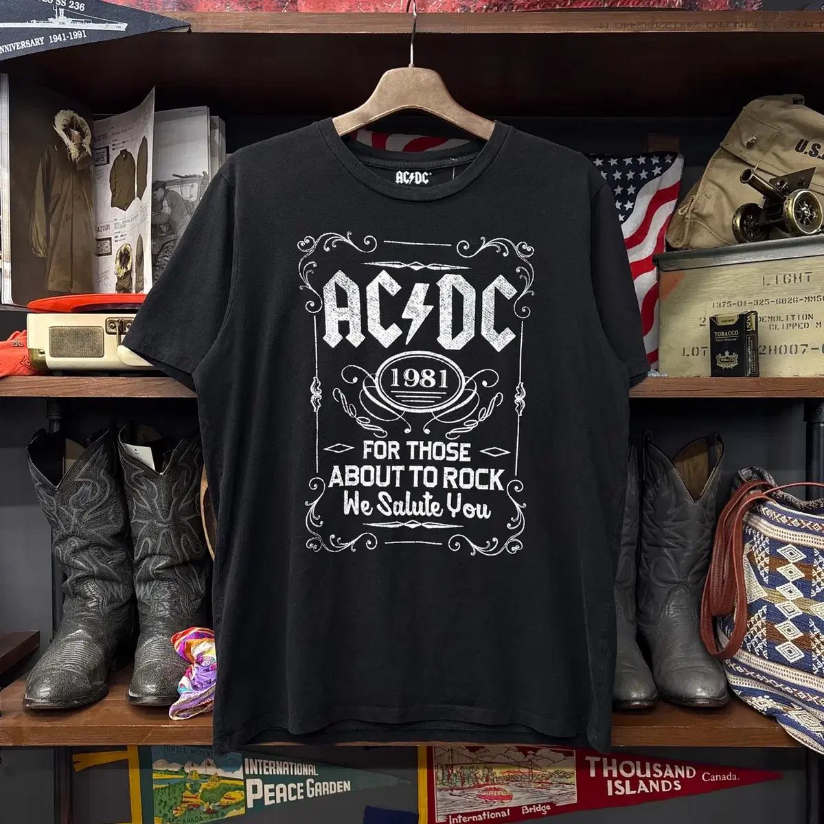 AC/DC OFFICIAL MERCH 8th アルバムアート ダメージド グラフィック Tシャツ N1527