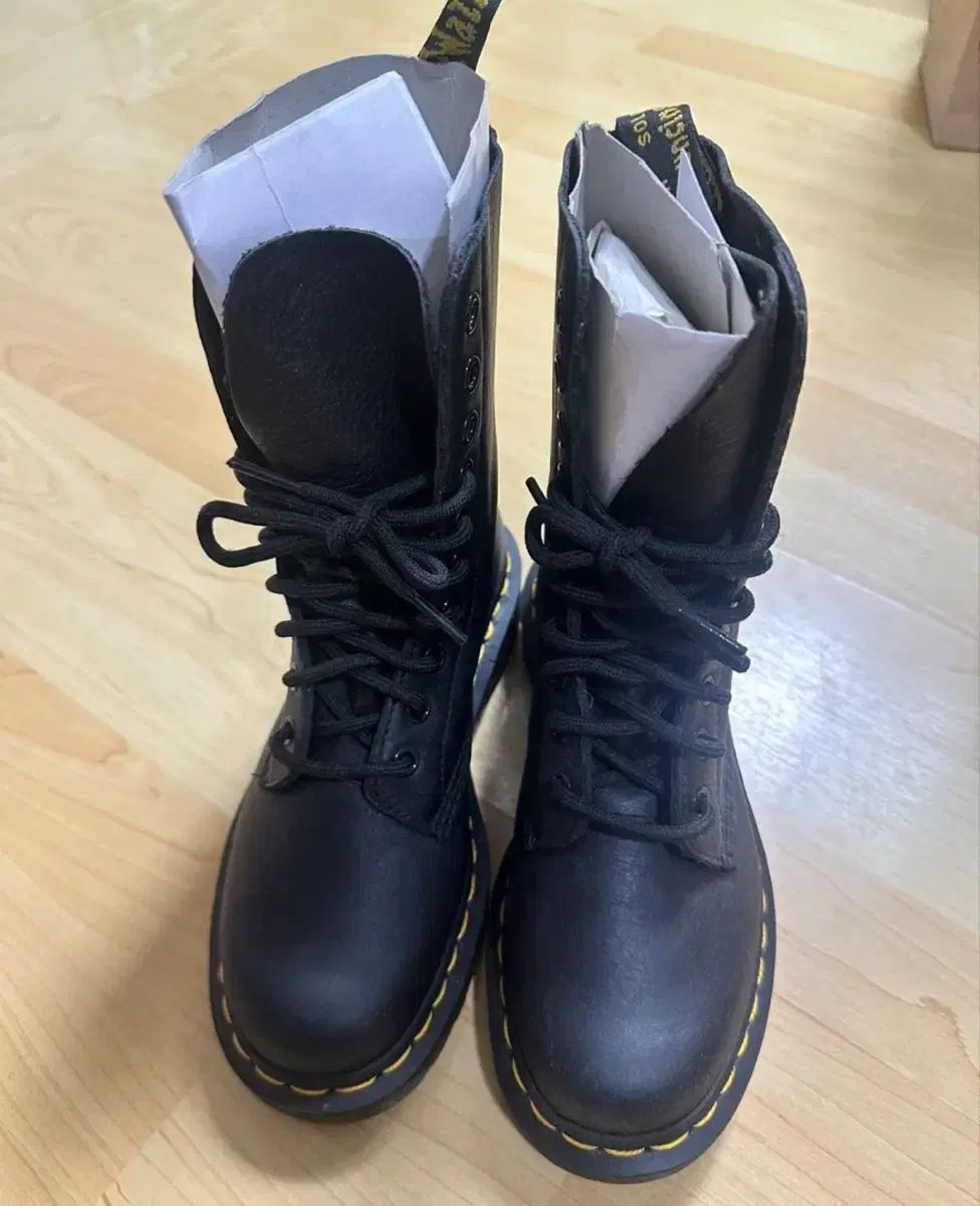 DR. MARTENS ドクターマーチン 1490 10ホール バージニア