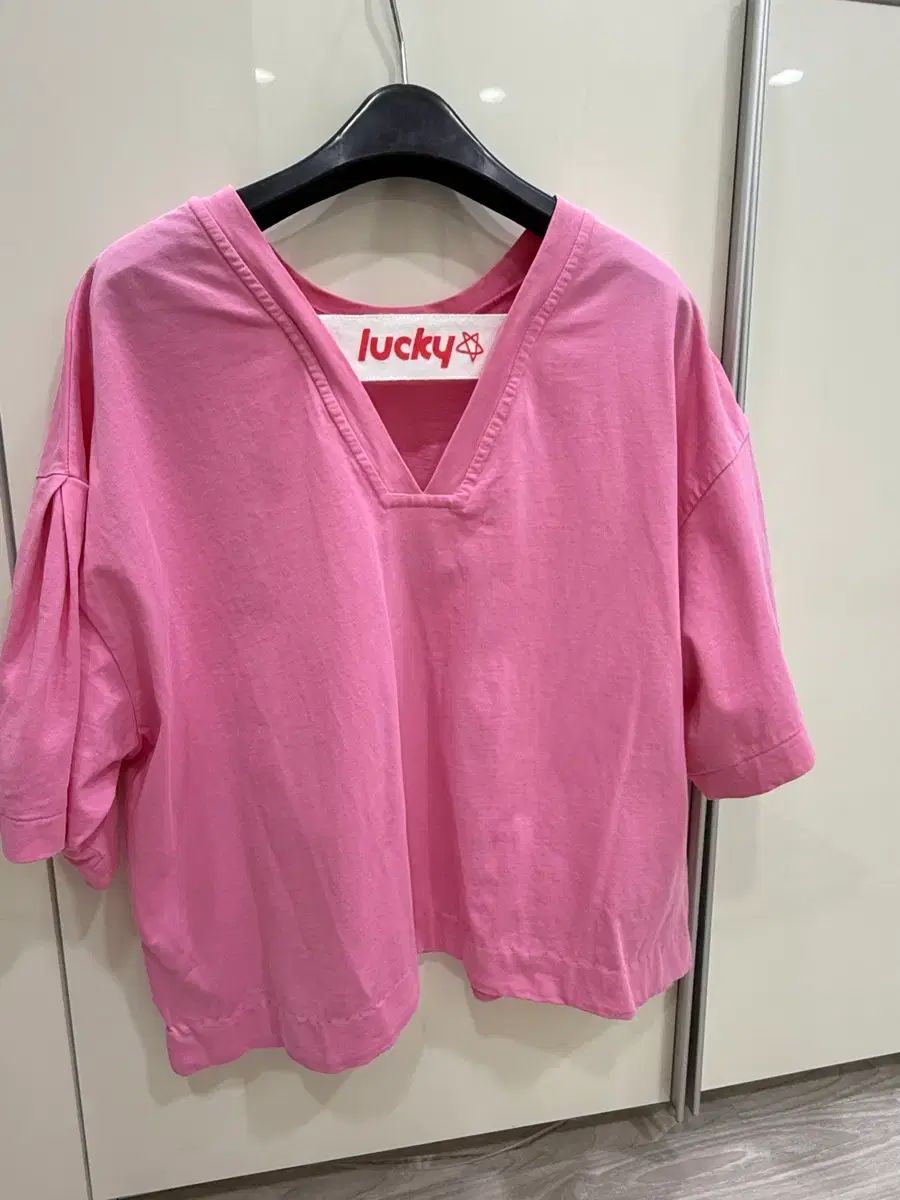 ラッキーシュエトゥ レタリング ピンク 半袖T F