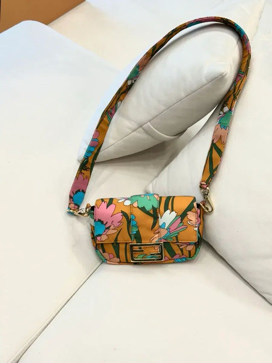 フェンディ リーミテッド エディション バゲットバッグ (正規品)