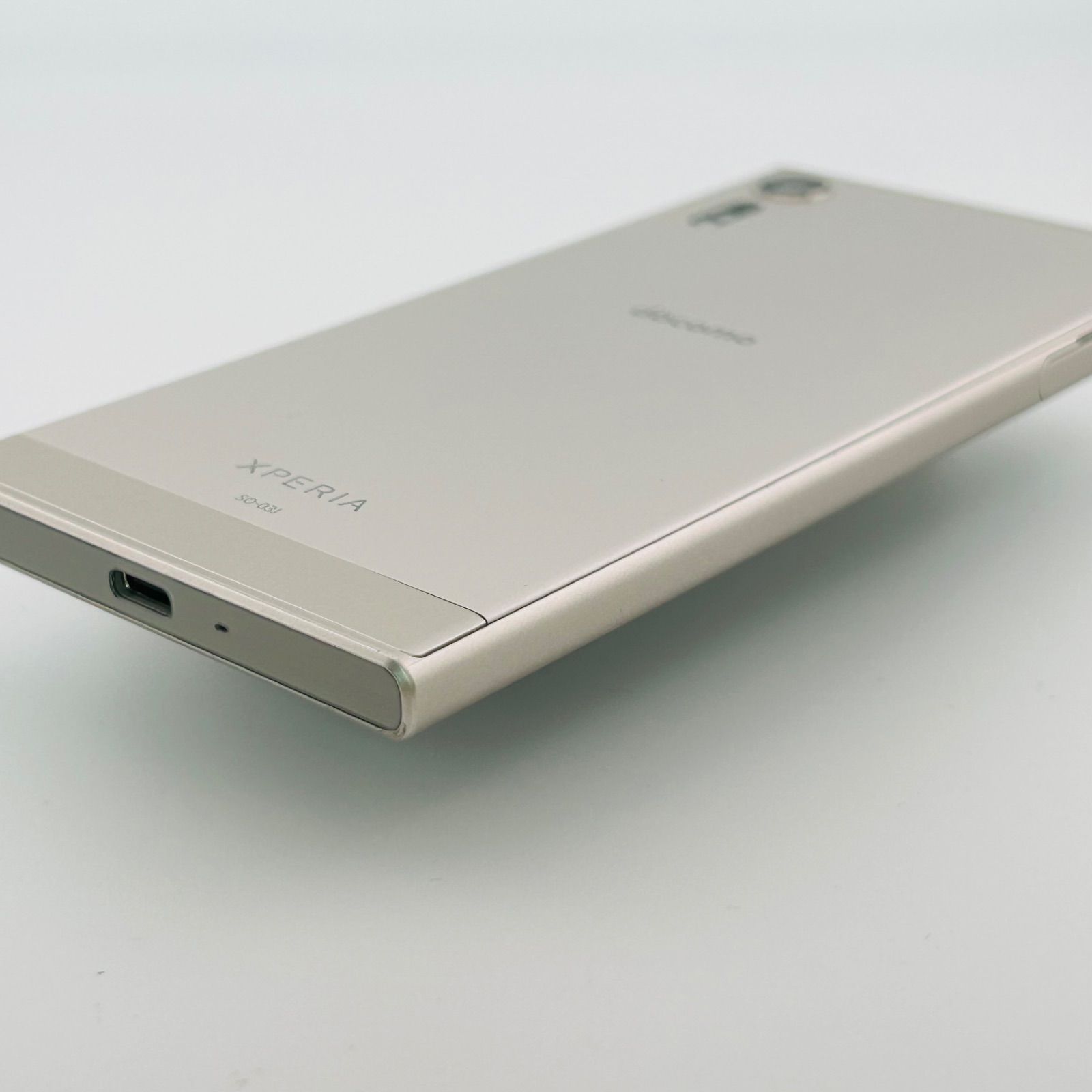 バッテリー良好 Xperia XZs 32GB ウォームシルバー SIMフリー(sim