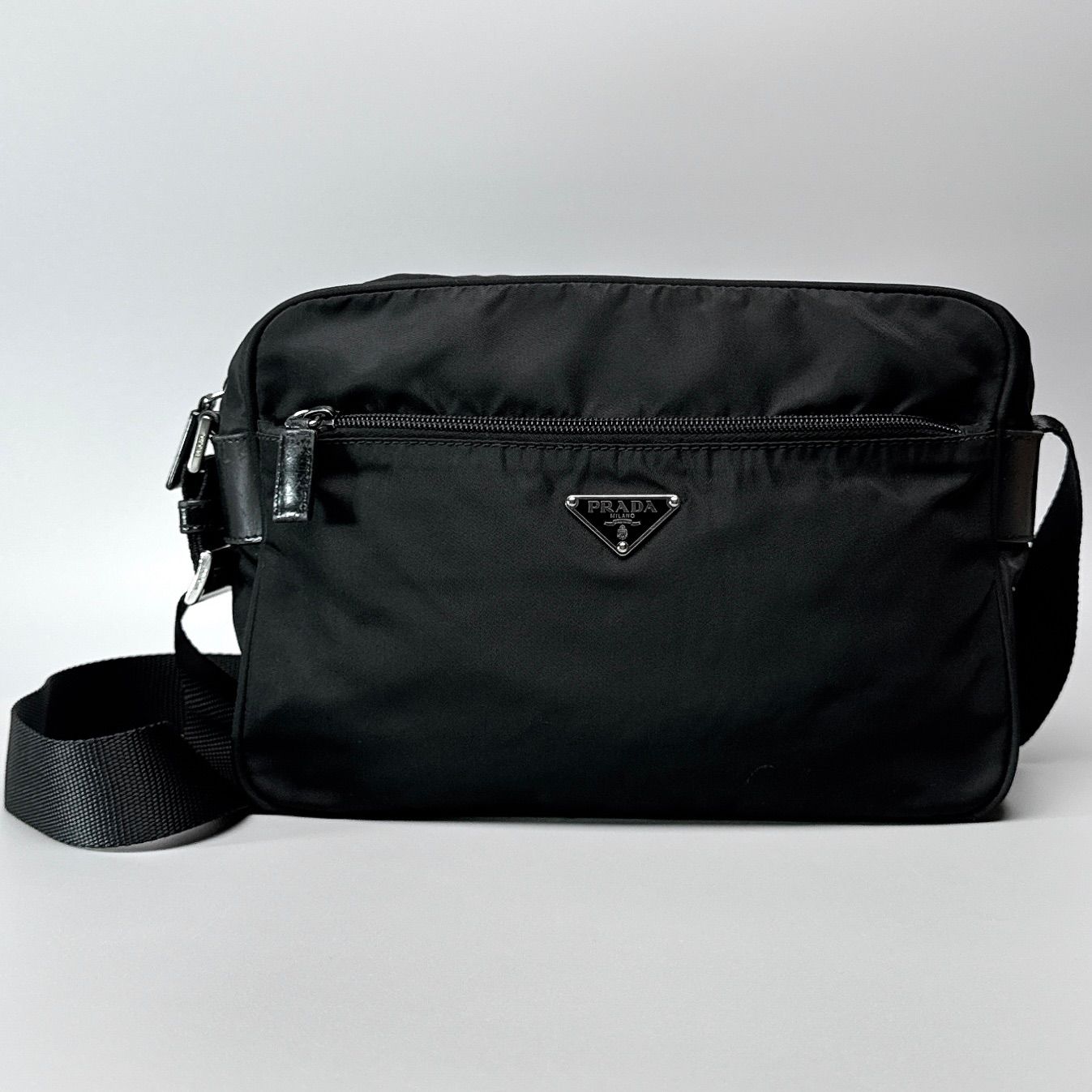 PRADA / トライアングルロゴ ショルダーバッグ ナイロン ブラック プラダ