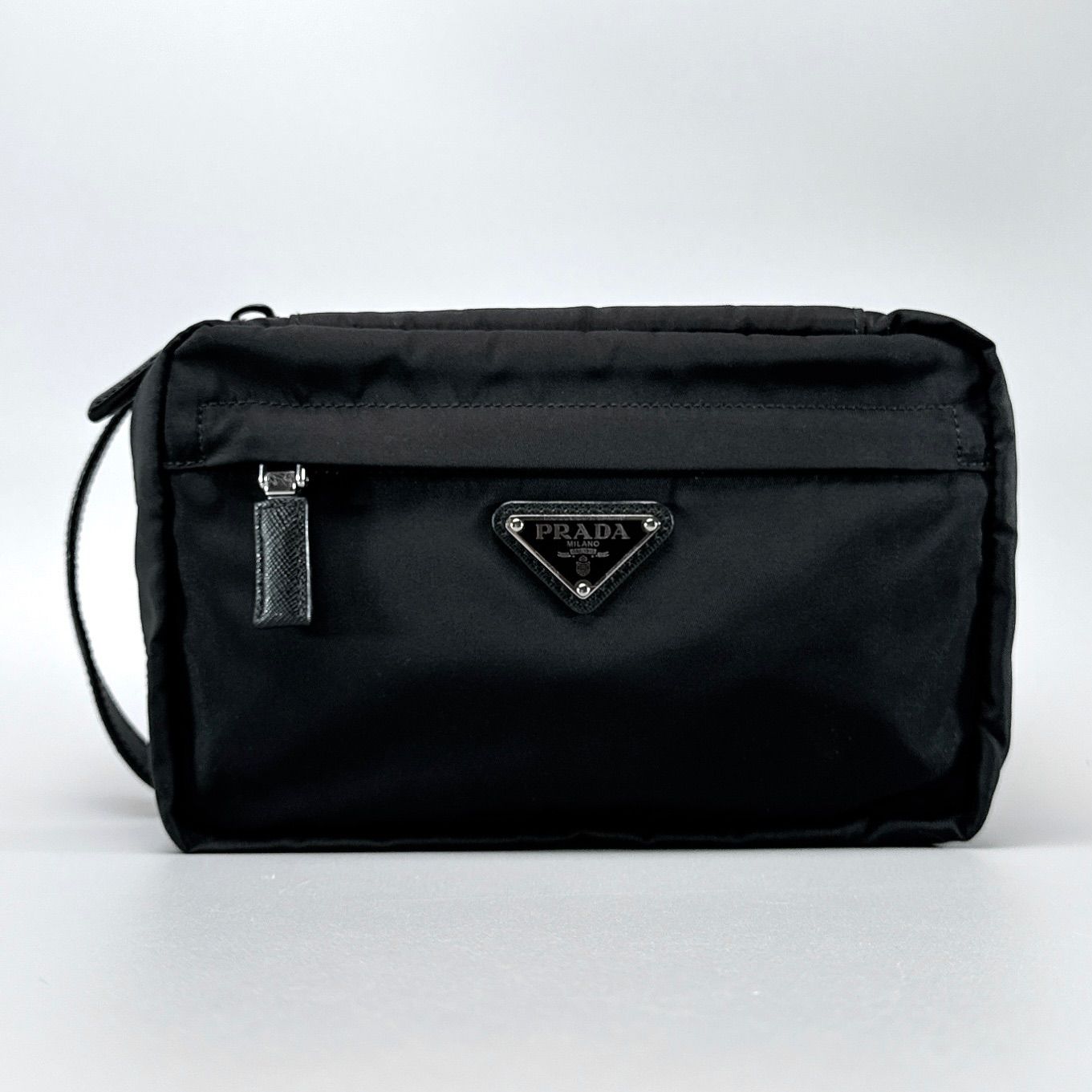 PRADA / トライアングルロゴ クラッチバッグ トラベルポーチ ナイロン プラダ