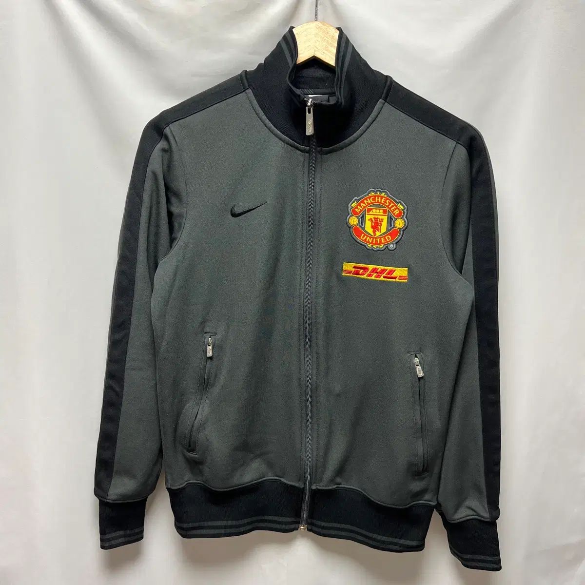 正規品/S NIKE マンチェスター・ユナイテッドFC 1213 トレーナー サイドライン トラックジャージ/ジャージ