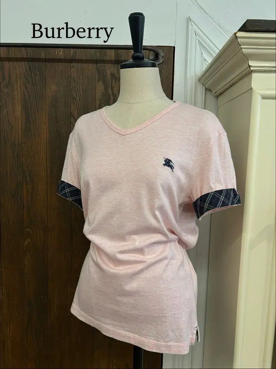 バーバリー 正規品 ライトピンク Vネック Tシャツ