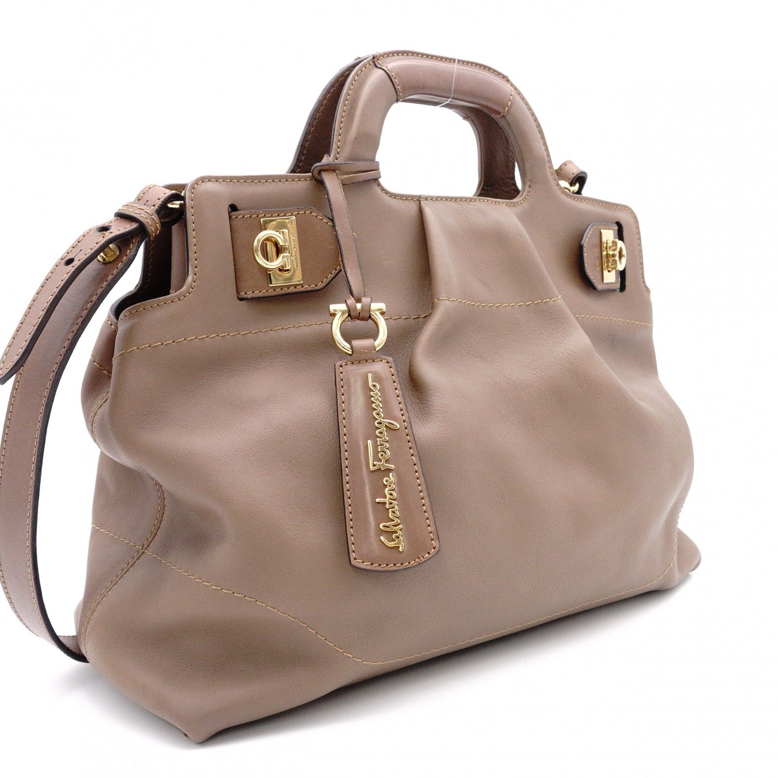 Salvatore Ferragamo サルヴァトーレフェラガモ ガンチーニ 