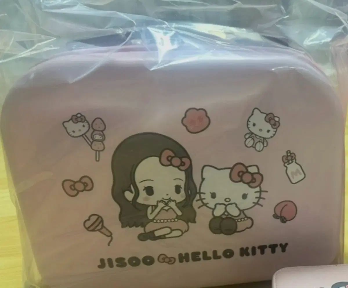 ハローキティ BLACKPINK ジス(JISOO) コラボ ミニキャリーケース 新品