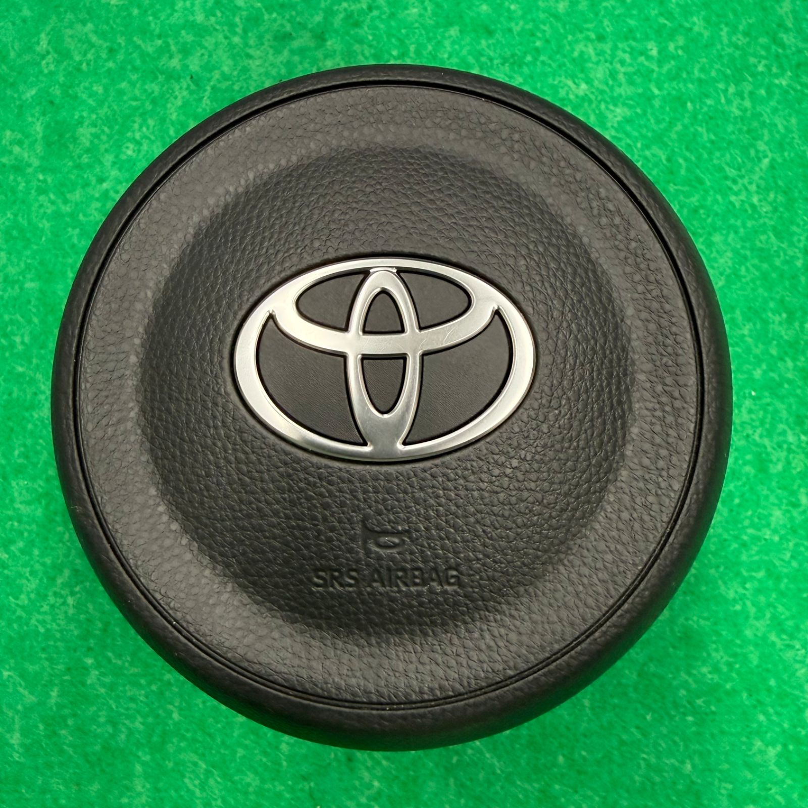 トヨタ TOYOTA ヤリス MXPH14 純正 運転席側 エアバックカバー ホーンパッド ◆インフレーター欠品◆