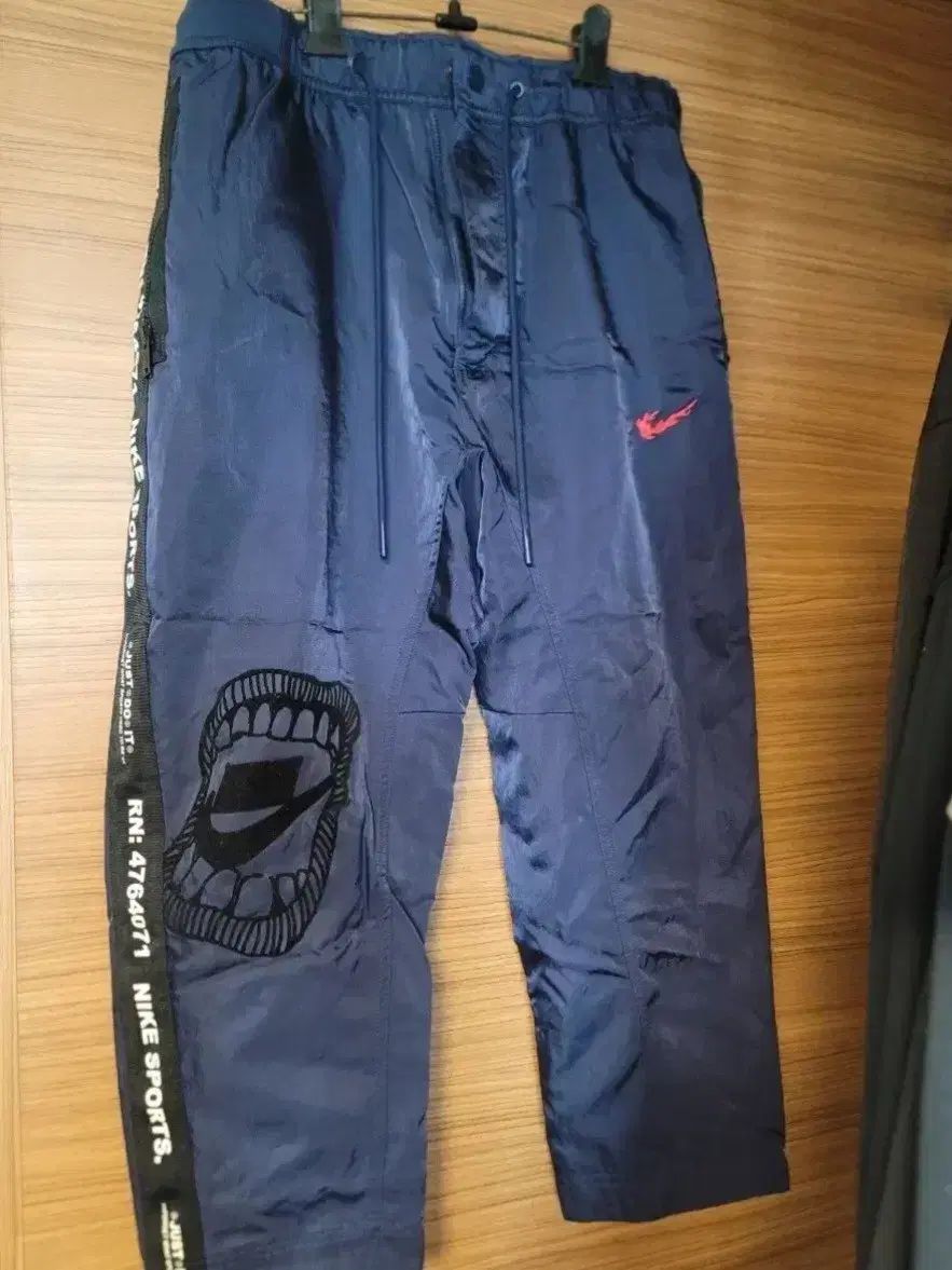 限定モデル NIKE ウーブン XL