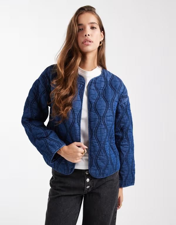 マンゴ レディース アウター ジャケット・ブルゾン キルティング Tシャツ デニム ジャケット Mango Teen quilted washed denim jacket in mid Blue ブルー