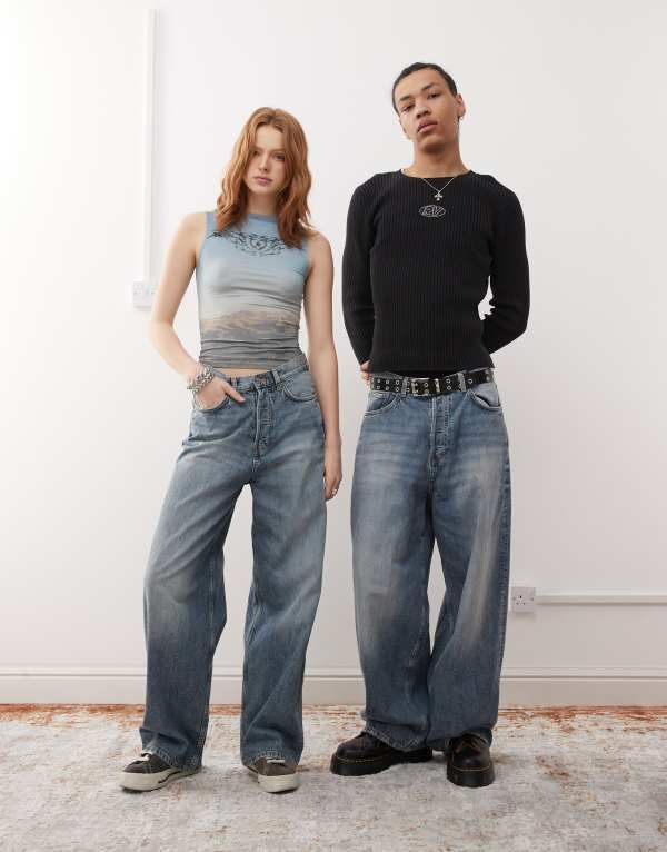 ウィークデイ レディース ボトムス デニムパンツ ローライズ ジーンズ Weekday Unisex Astro low rise baggy jeans in worn blue wash Torn Blue ブルー
