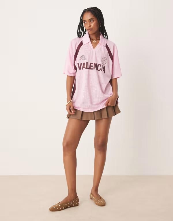 エイソス レディース トップス Tシャツ グラフィック ASOS DESIGN oversized soccer shirt with Valencia graphic PINK ピンク
