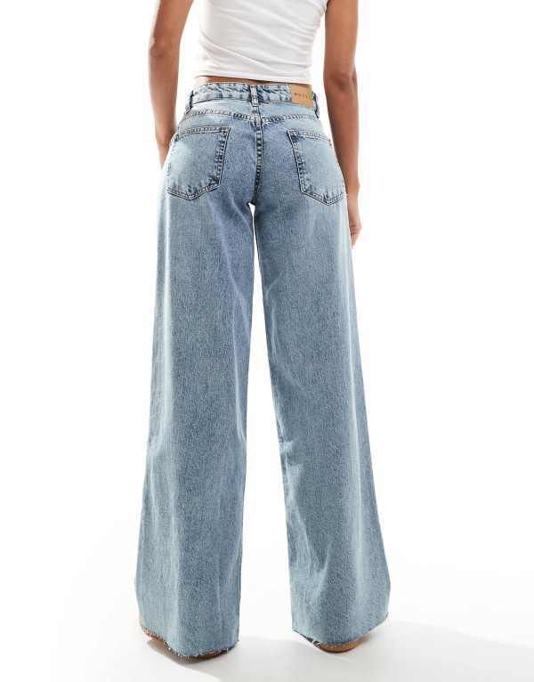 モーテル レディース ボトムス デニムパンツ ワイドレッグ ヴィンテージ ローライズ ジーンズ Motel roomy wide leg low rise jeans in vintage blue wash Vintage blue wash ブルー