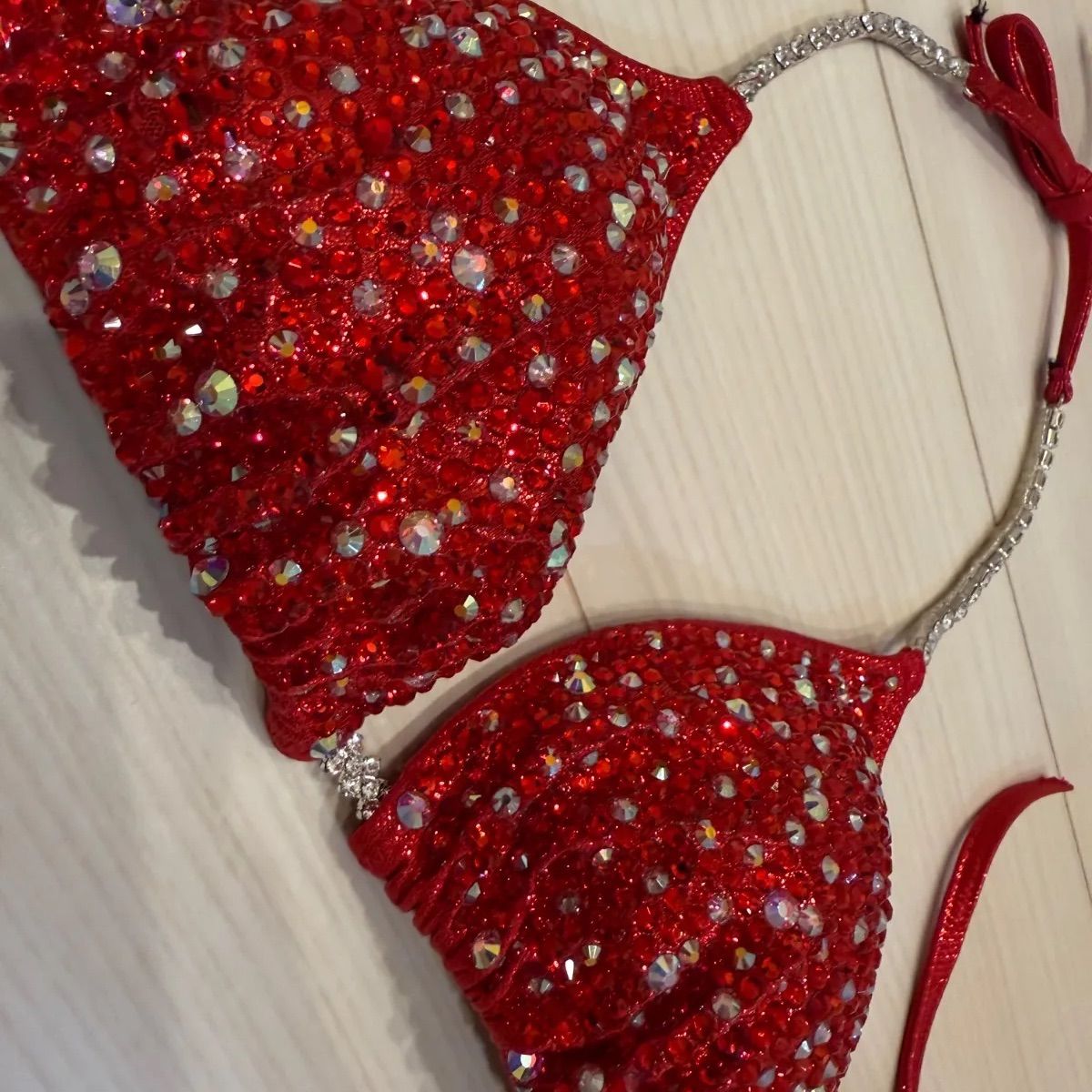 season bikini フィットネスコンテストビキニ　スワロフスキー　レッド系
