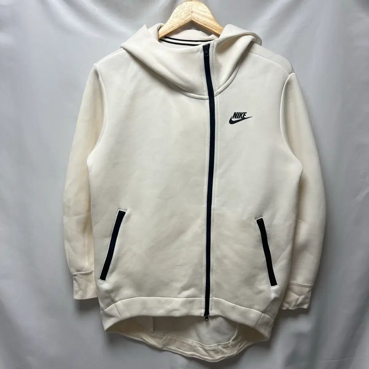 正規品/ウィメンズS NIKE 新モデル テックパック 白 フルジップアップ フーディー