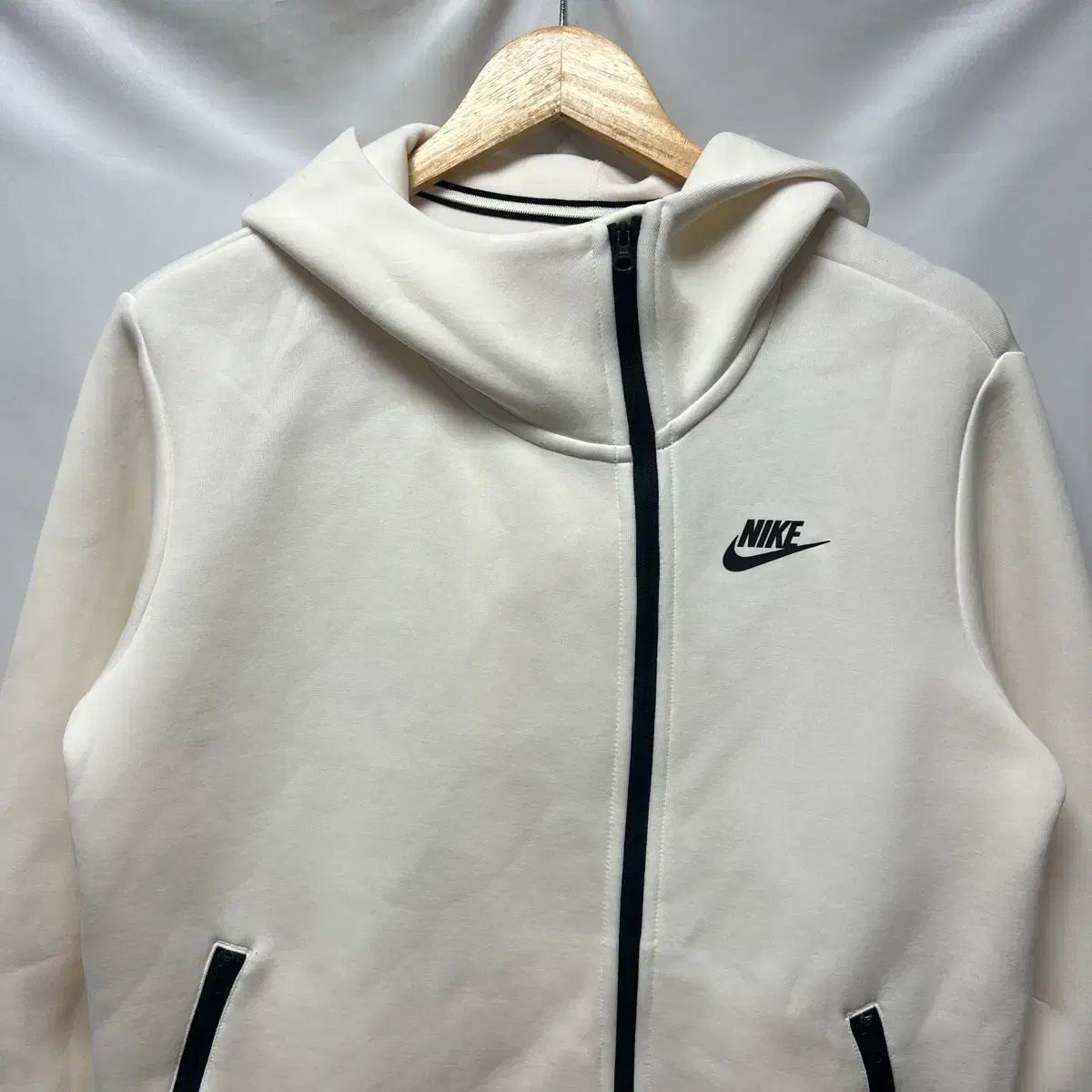 正規品/ウィメンズS NIKE 新モデル テックパック 白 フルジップアップ フーディー