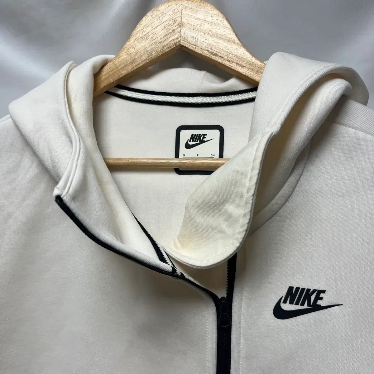 正規品/ウィメンズS NIKE 新モデル テックパック 白 フルジップアップ フーディー