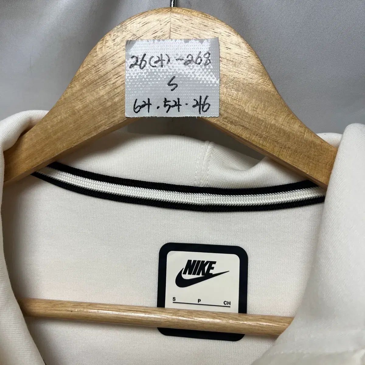 正規品/ウィメンズS NIKE 新モデル テックパック 白 フルジップアップ フーディー