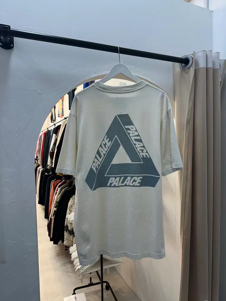 PALACE 白 半袖T