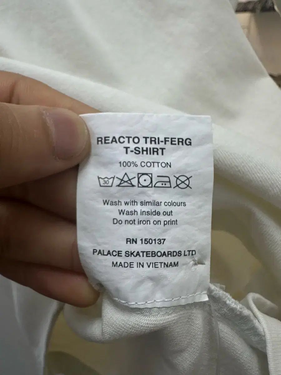 PALACE 白 半袖T