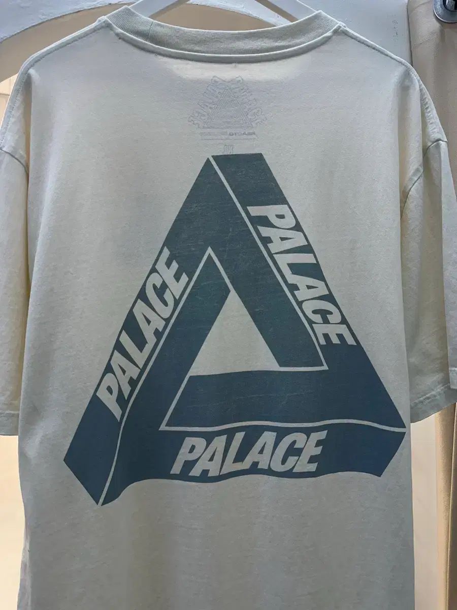 PALACE 白 半袖T