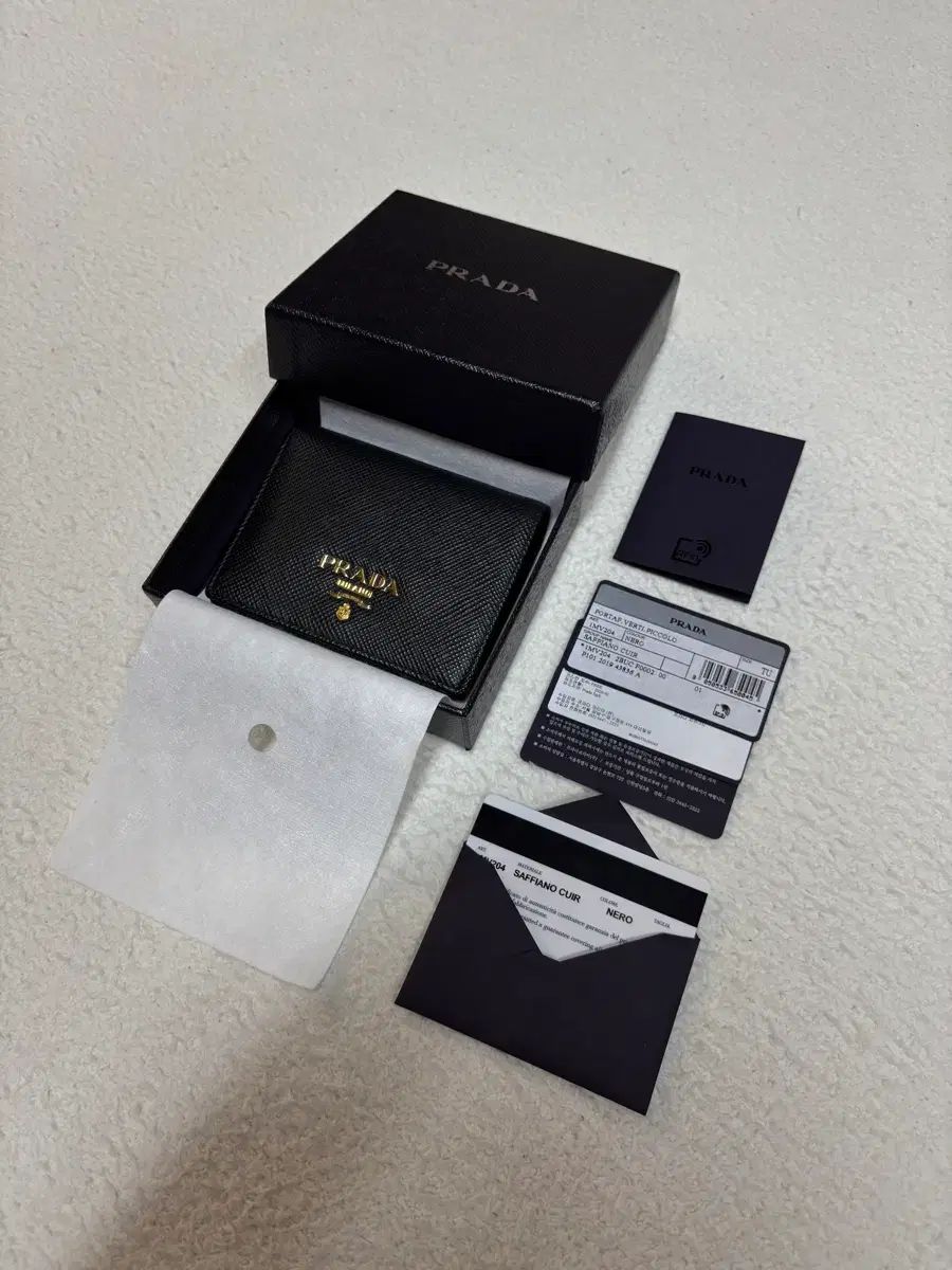 PRADA プラダ サフィアーノ 二つ折り財布 (新品)
