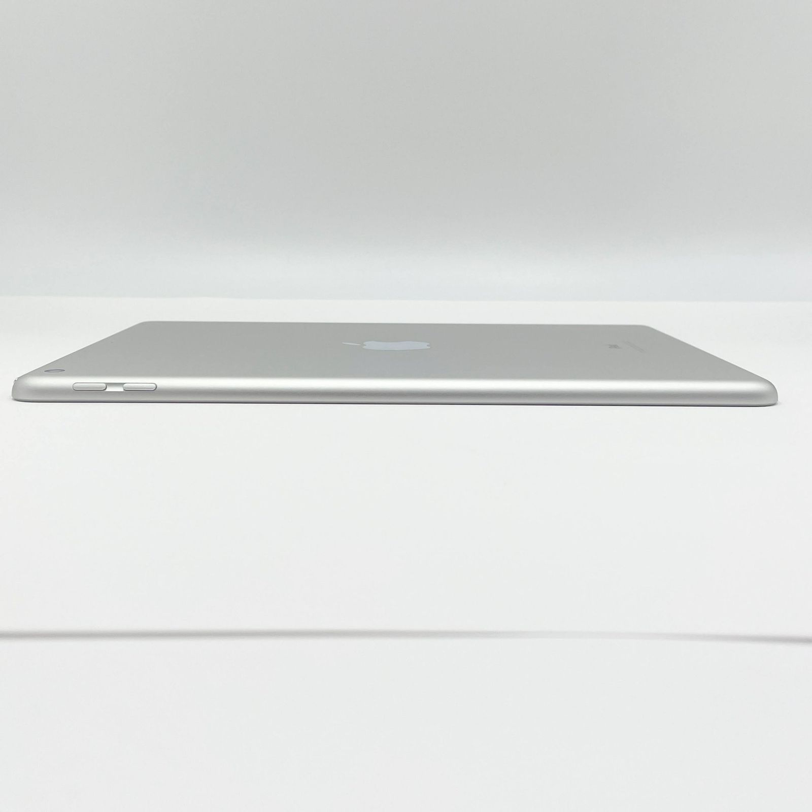 iPad 第6世代 128GB Wi-Fi MR7K2J/A 良好 - メルカリ