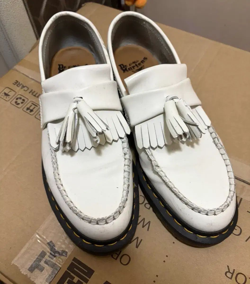 DR. MARTENS ドクターマーチン エイドリアン 白 タッセル ローファー