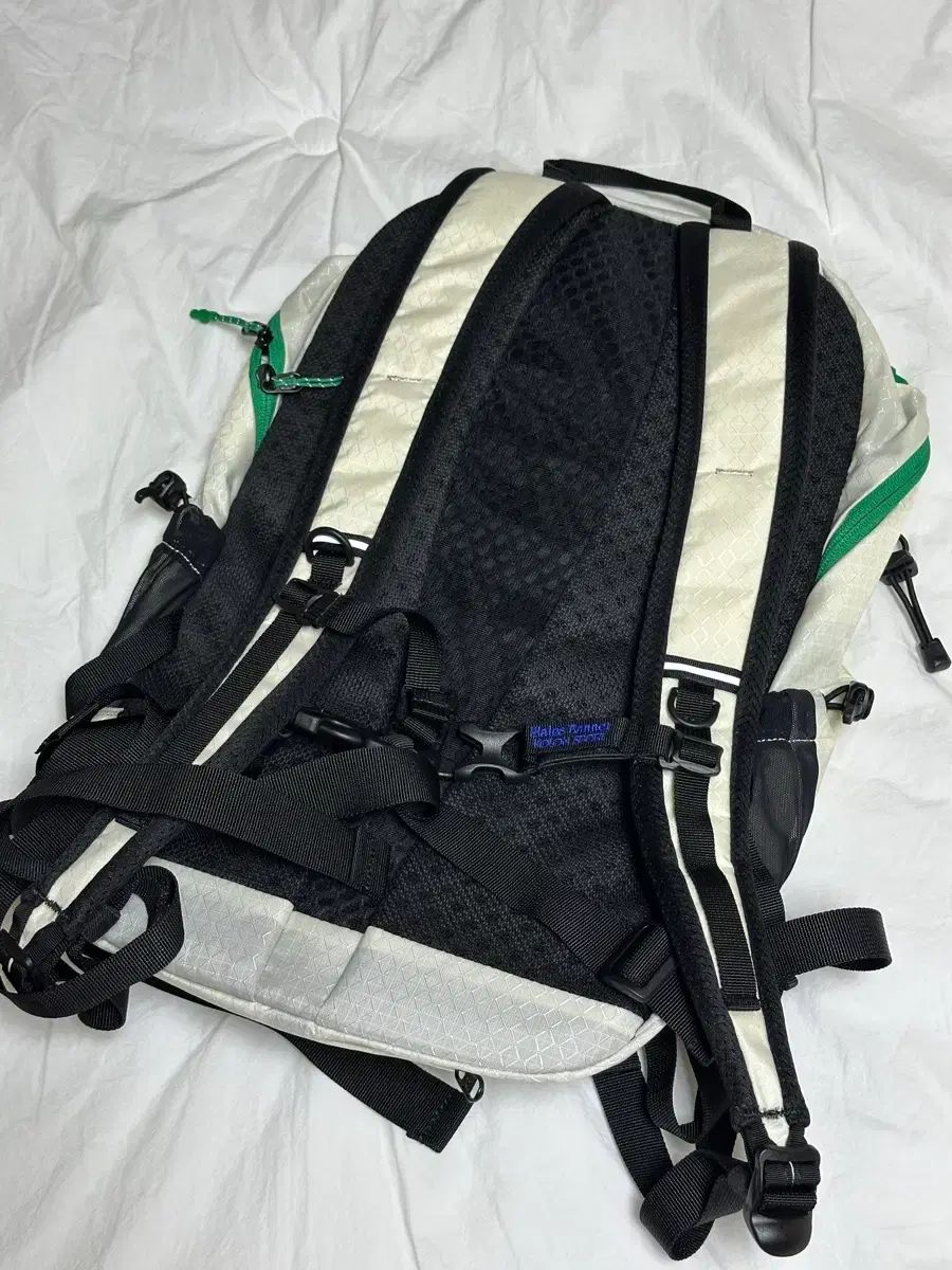 コーロンスポーツxウェールズボナー ENDUROLITE 18L