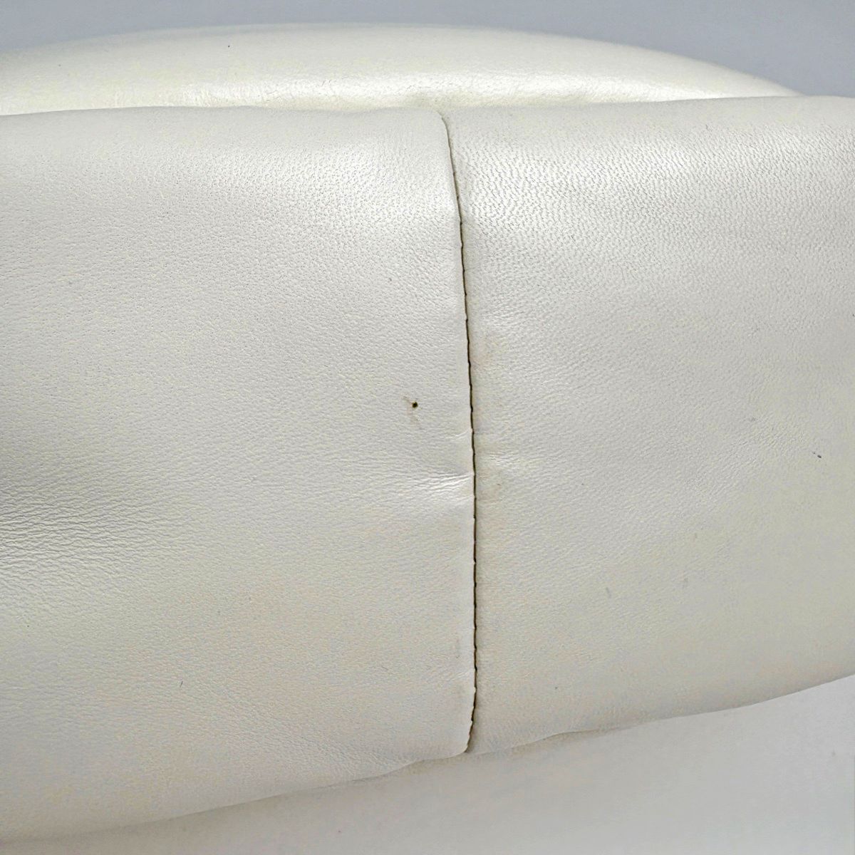 プラダ PRADA ロゴプレート ハンドバッグ 2WAY ショルダーバッグ パデッド レザー ホワイト 1BA359 レディース 【中古】 プラダ PRADA ロゴプレート ハンドバッグ 2WAY ショルダーバッグ パデッド レザー ホワイト 1BA359 レディース 【中古】